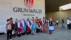 Pola Grunwaldu pełne muzyki i folkloru. Kilkuset artystów na scenie Pola Grunwaldu pełne muzyki i folkloru. Kilkuset artystów na scenie